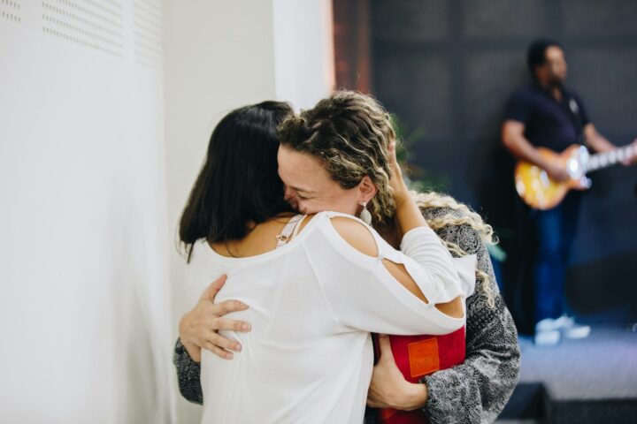 Coming out: cosa significa e come sostenere un figlio, un amico o un familiare