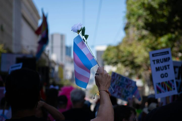 Identità di genere: significato, differenze con sesso e orientamento, cosa vuol dire cisgender e non binario