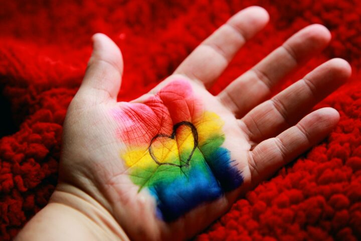 Ally: significato e come essere un alleato LGBTQIA+ nella vita di tutti i giorni